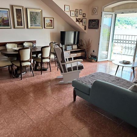 Apartment Lukiduki At The Beach - Cattaro Esterno foto