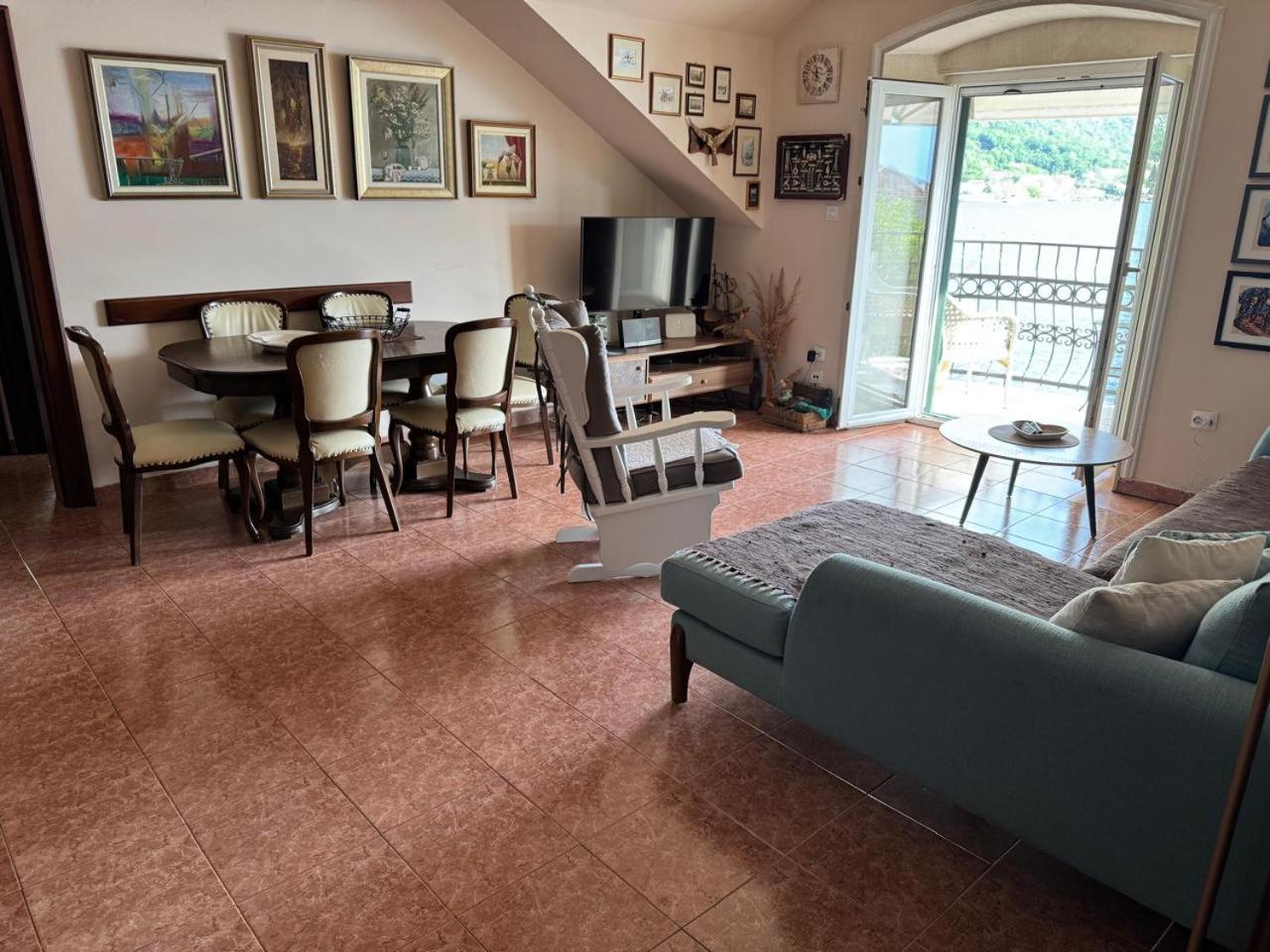Apartment Lukiduki At The Beach - Cattaro Esterno foto